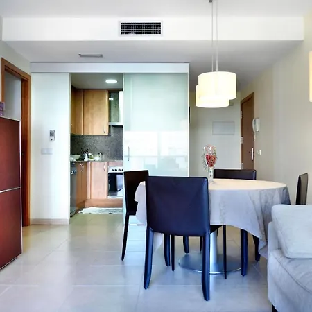 Al19 Familias, Playa Fenals Apartment *