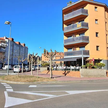 Al19 Familias, Playa Fenals Apartment *